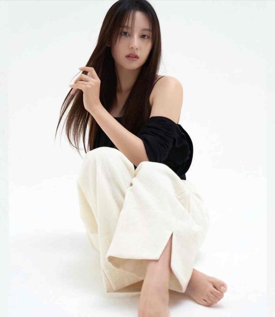 Kim Ji Won image